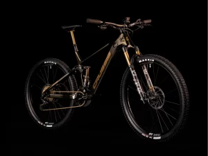 CRUSSIS LEGEND 68 - limitovaná edice 17",19"21"RÁM-(MOTOR BOSCH PERFORMANCE LINE CX-SMART SYSTÉM)-(BAT.BOSCH POWER TUBE-750Wh-20,1Ah)- SKLADEM !!!