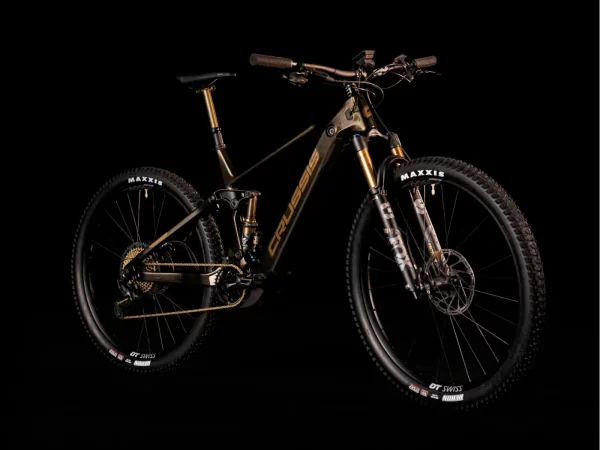 CRUSSIS LEGEND 68 - limitovaná edice 17",19"21"RÁM-(MOTOR BOSCH PERFORMANCE LINE CX-SMART SYSTÉM)-(BAT.BOSCH POWER TUBE-750Wh-20,1Ah)- SKLADEM !!!