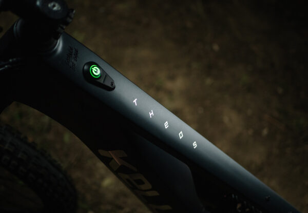 KELLYS Theos F70 SH -CARBON-M 29"/27.5"(BAT.20Ah- 725Wh)-(MOT.SHIMANO EP800 85Nm)-SKLADEM!!! - Image 4
