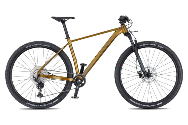 4-EVER- TRINITY RACE - jungle gold / iron- Rok 2024 Velikost rámu 17", 19", 21" -HMOTNOST-12,7Kg-NA PRODEJNĚ-MOŽNO VYZKOUŠET !!!
