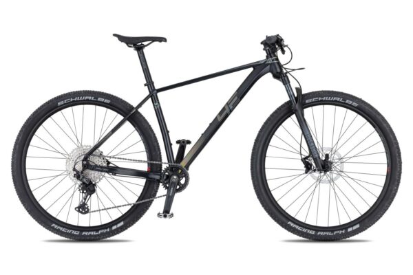 4-EVER-PRODIGY TEAM - black / hologram- Rok 2024 Velikost rámu 17", 19", 21"-HMOTNOST-12,5Kg-NA PRODEJNĚ-MOŽNO VYZKOUŠET !!!
